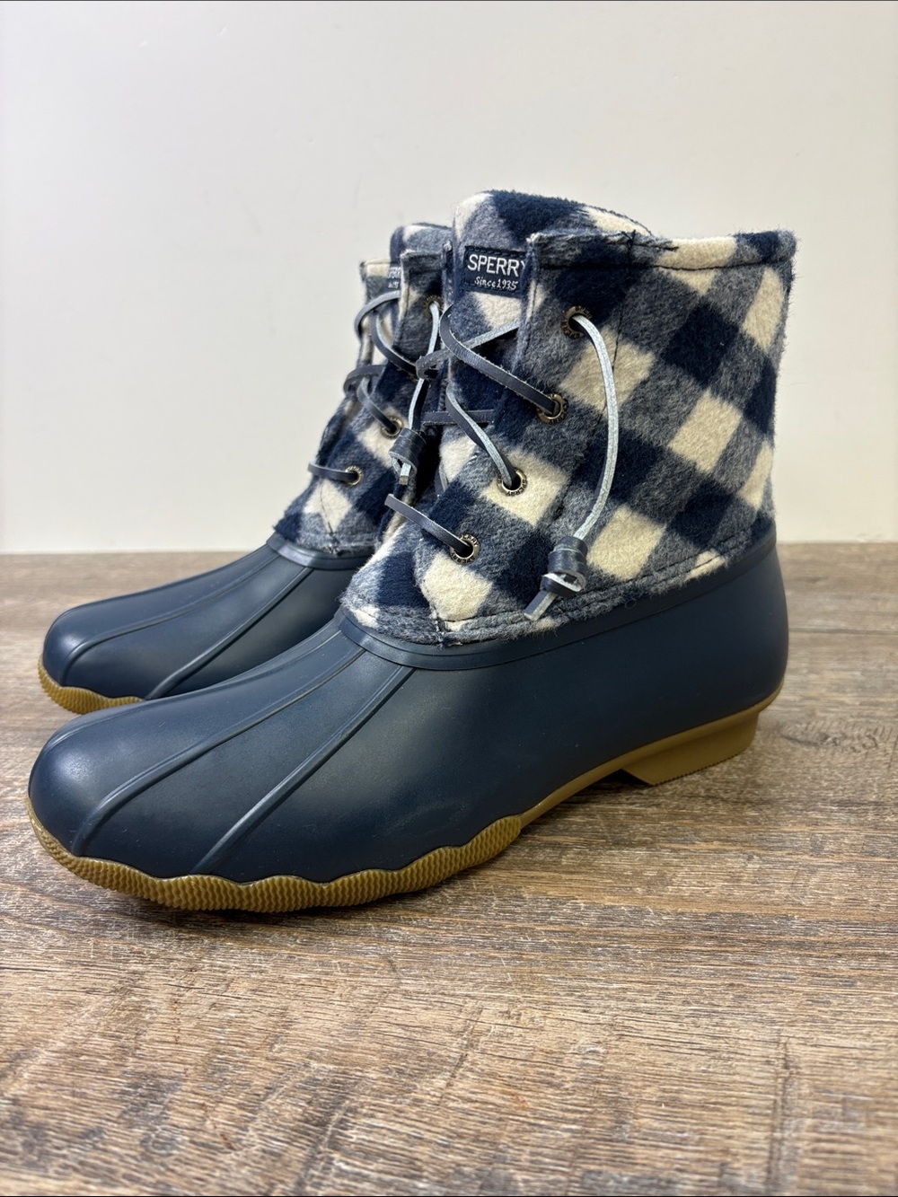 Sperry Women’s Saltwater Plaid Wool Duck Boots Navy Blue Size 6M